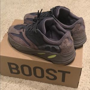 Yeezy 700 Mauve